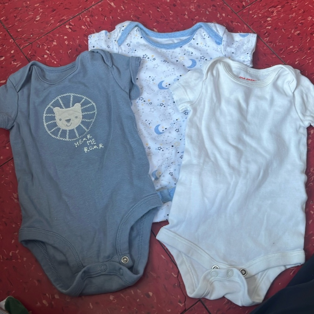 Lot of 0-3 month clothes